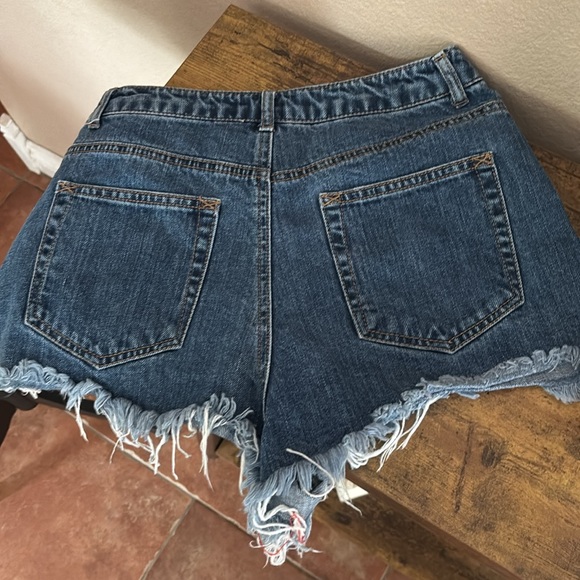 MISSGUIDED High Rise Distressed Denim Shorts Vintage Mom Jean Style - Picture 8 of 8